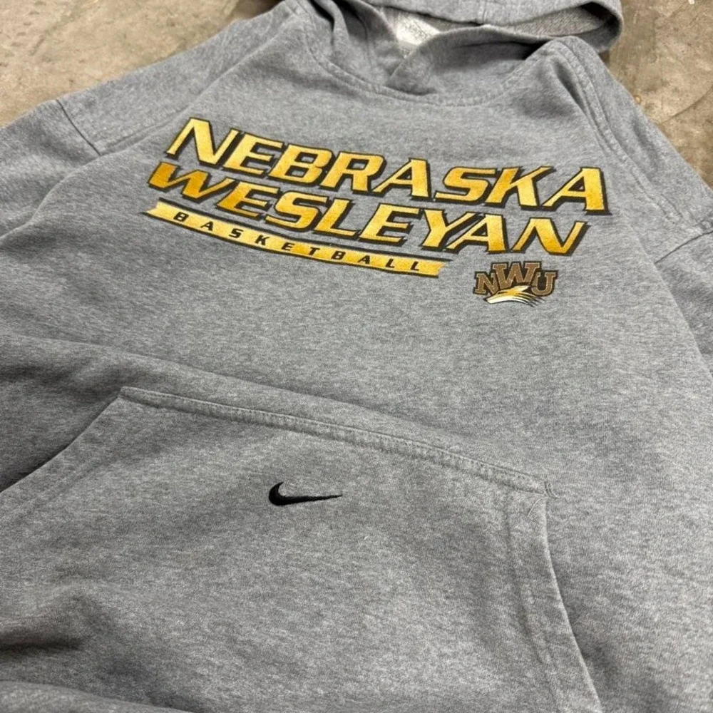 Y2K Grey Nike Nebraska Wesleyan University center swoosh‎ Size M